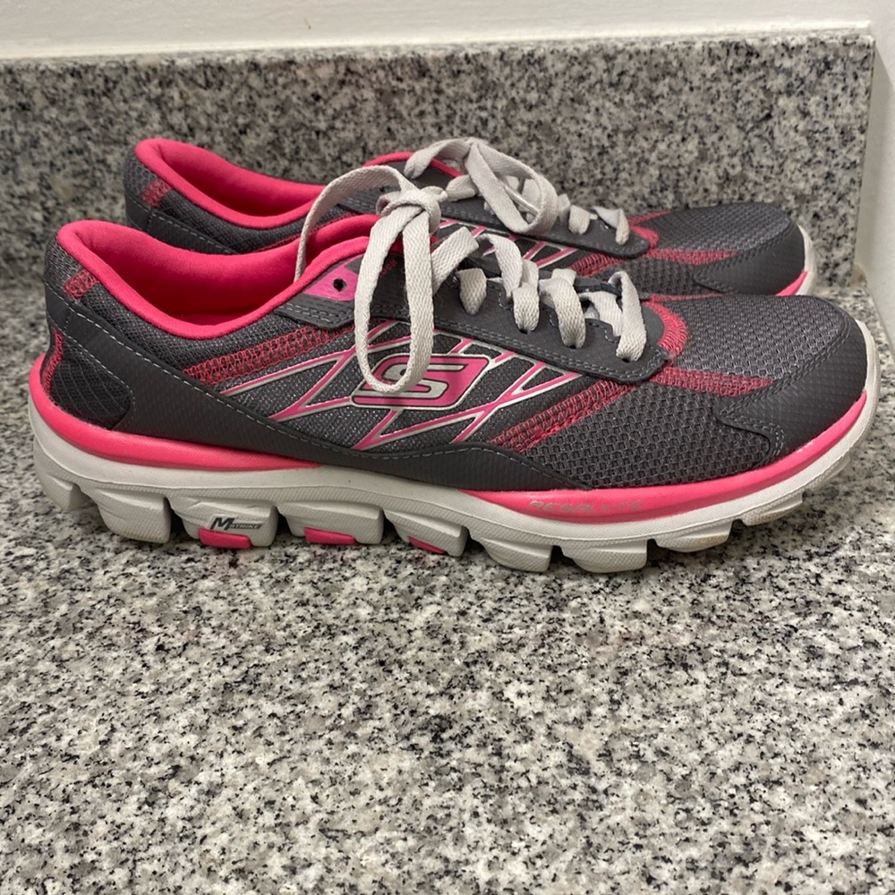 Skechers shoes size 7.5